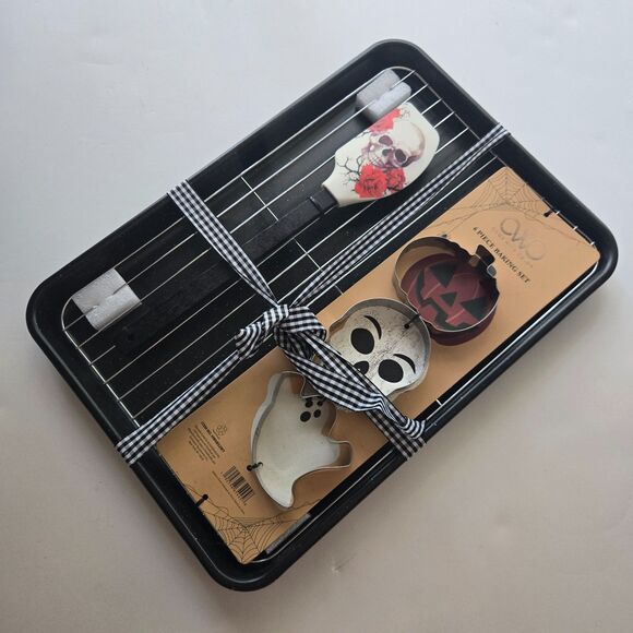 Halloween Baking Sheet 6 Pc Set Ghost Pumpkin Skull Rack Cookie Cutters Spatula - Picture 1 of 3